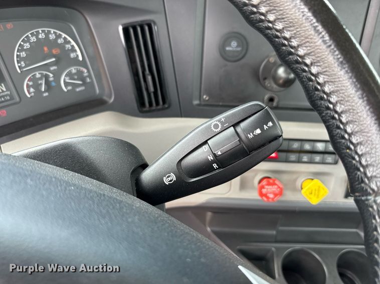 image for item EJ4835 2021 Freightliner Cascadia 126 semi truck