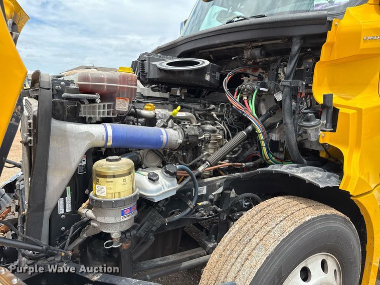 image for item EJ4835 2021 Freightliner Cascadia 126 semi truck