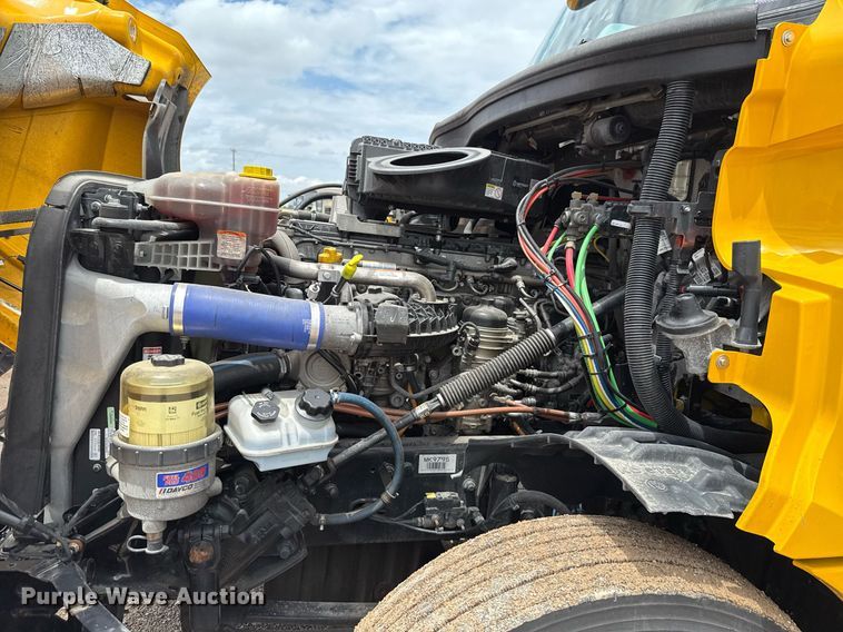 image for item EJ4835 2021 Freightliner Cascadia 126 semi truck