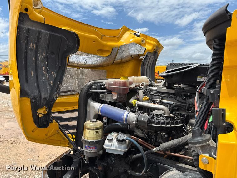 image for item EJ4835 2021 Freightliner Cascadia 126 semi truck