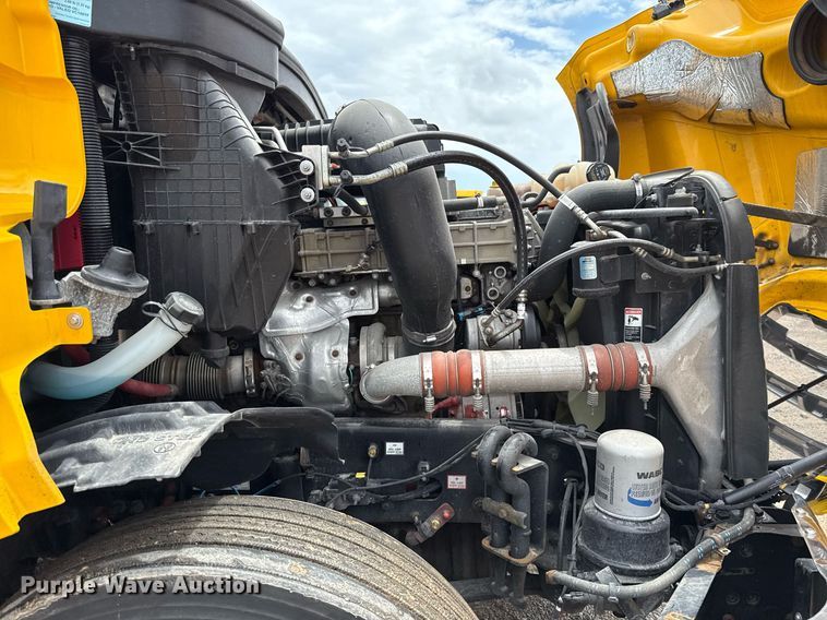 image for item EJ4835 2021 Freightliner Cascadia 126 semi truck