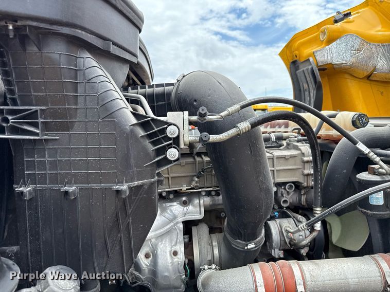 image for item EJ4835 2021 Freightliner Cascadia 126 semi truck