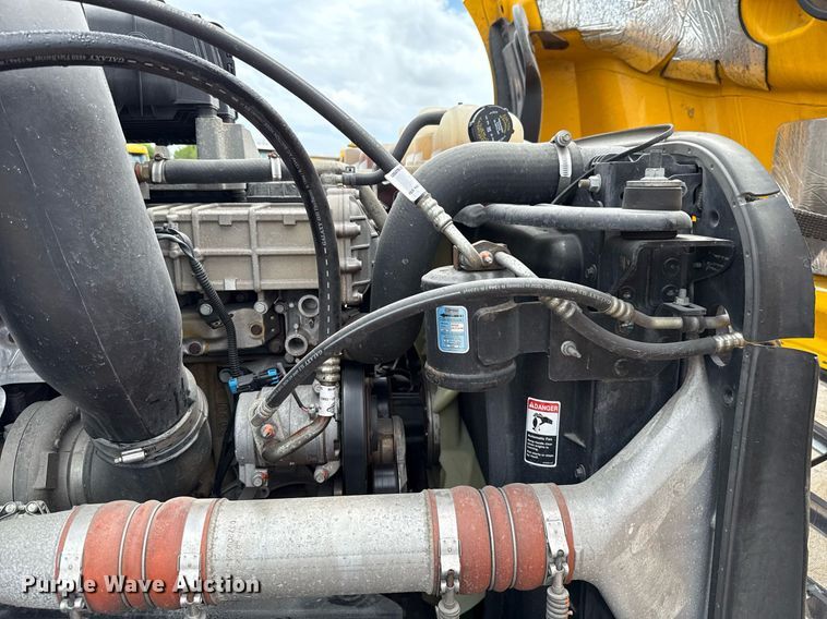 image for item EJ4835 2021 Freightliner Cascadia 126 semi truck