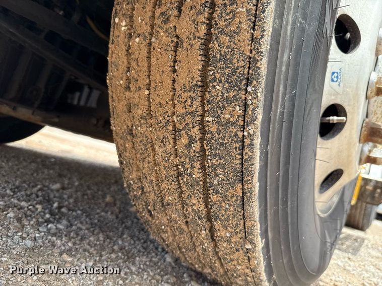 image for item EJ4835 2021 Freightliner Cascadia 126 semi truck