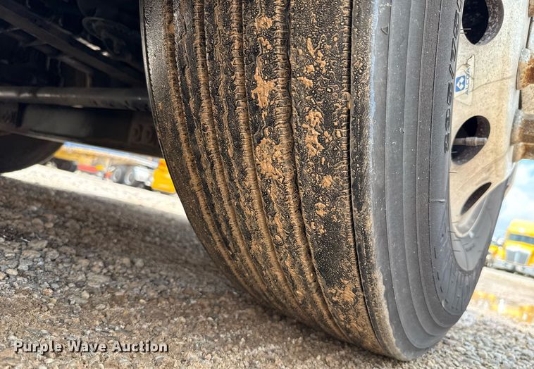 image for item EJ4835 2021 Freightliner Cascadia 126 semi truck