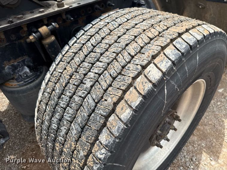 image for item EJ4835 2021 Freightliner Cascadia 126 semi truck