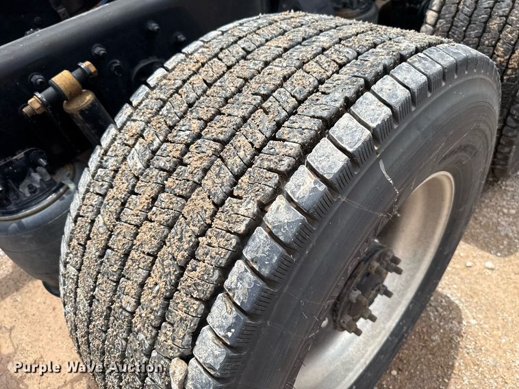 image for item EJ4835 2021 Freightliner Cascadia 126 semi truck