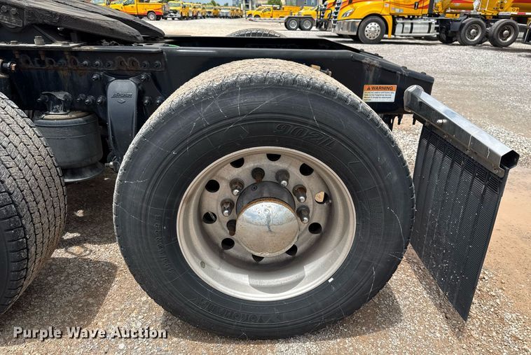 image for item EJ4835 2021 Freightliner Cascadia 126 semi truck