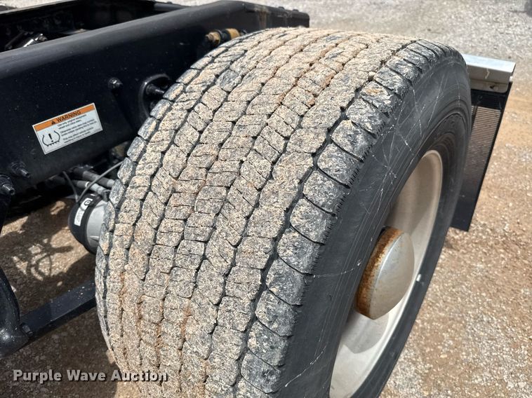 image for item EJ4835 2021 Freightliner Cascadia 126 semi truck