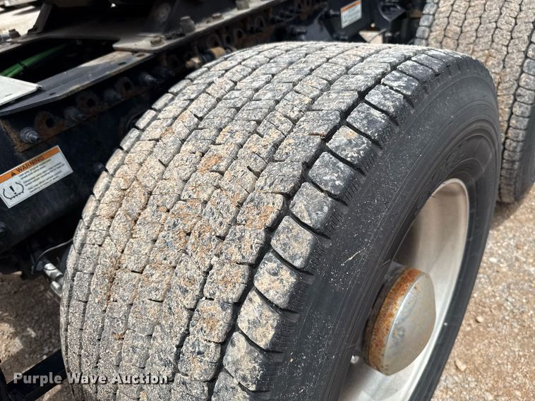 image for item EJ4835 2021 Freightliner Cascadia 126 semi truck