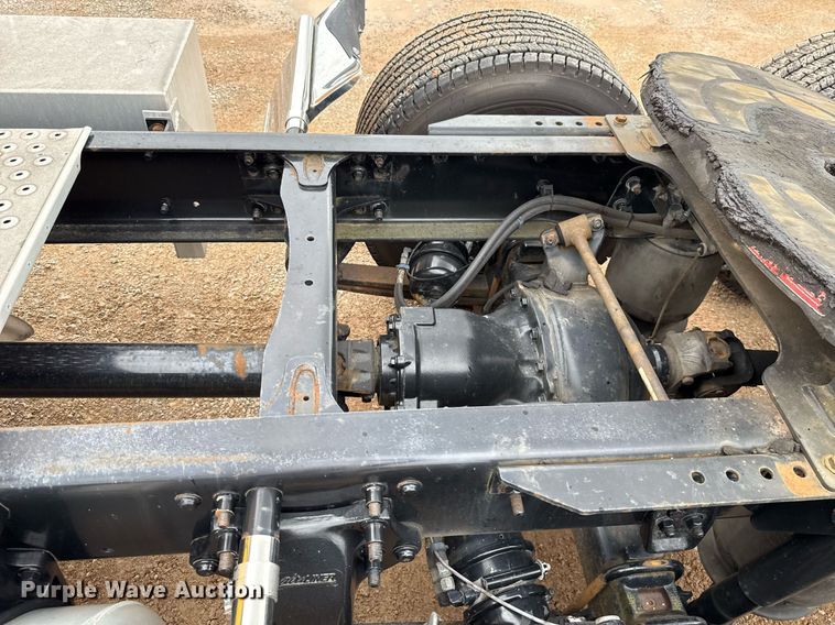 image for item EJ4836 2013 Freightliner Cascadia 125 semi truck