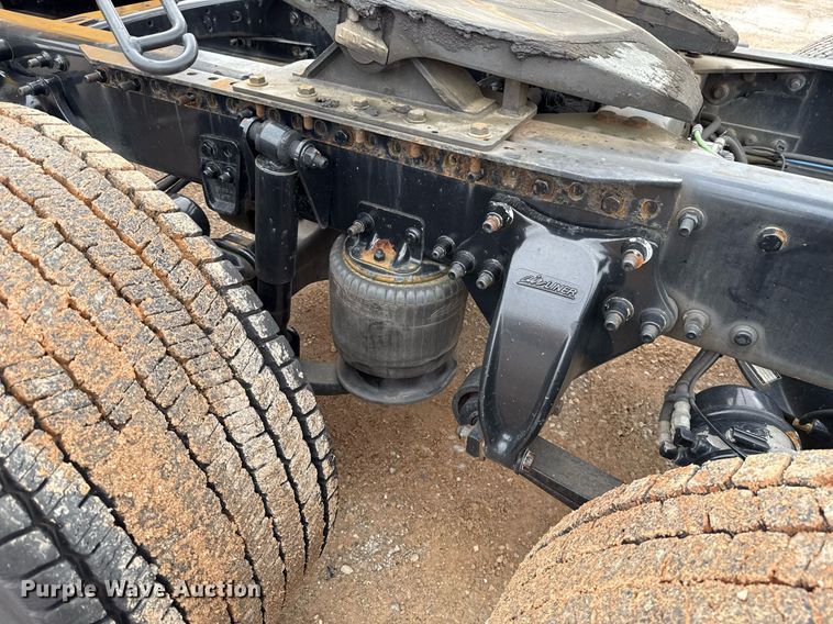 image for item EJ4836 2013 Freightliner Cascadia 125 semi truck