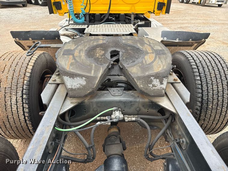 image for item EJ4836 2013 Freightliner Cascadia 125 semi truck