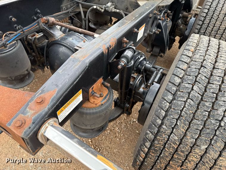 image for item EJ4836 2013 Freightliner Cascadia 125 semi truck