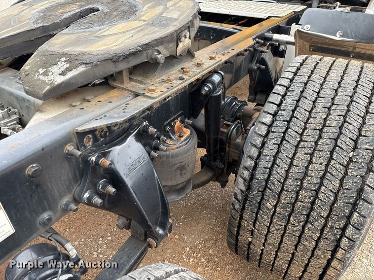 image for item EJ4836 2013 Freightliner Cascadia 125 semi truck