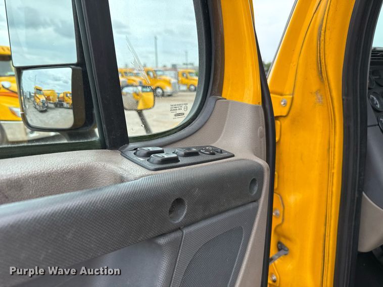 image for item EJ4836 2013 Freightliner Cascadia 125 semi truck