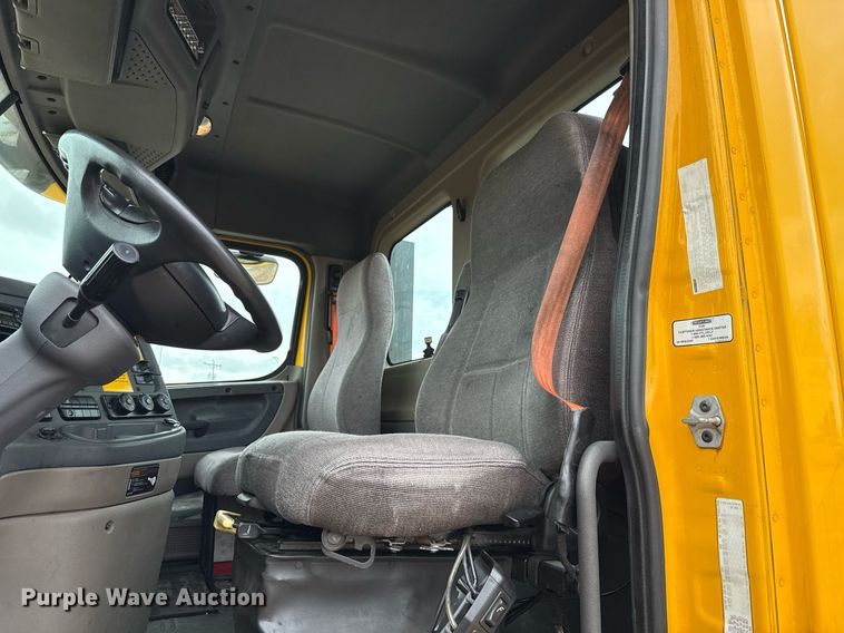 image for item EJ4836 2013 Freightliner Cascadia 125 semi truck