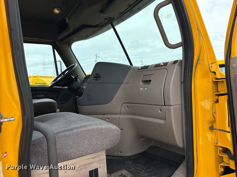 image for item EJ4836 2013 Freightliner Cascadia 125 semi truck