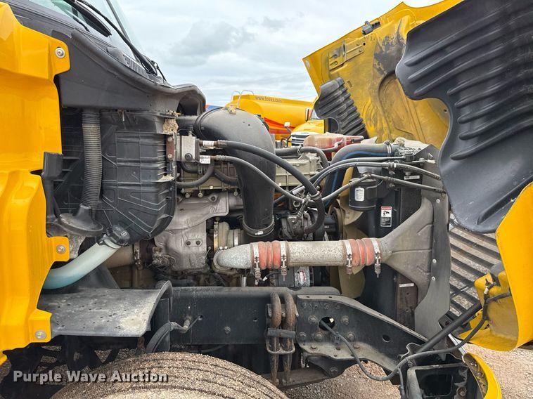 image for item EJ4836 2013 Freightliner Cascadia 125 semi truck