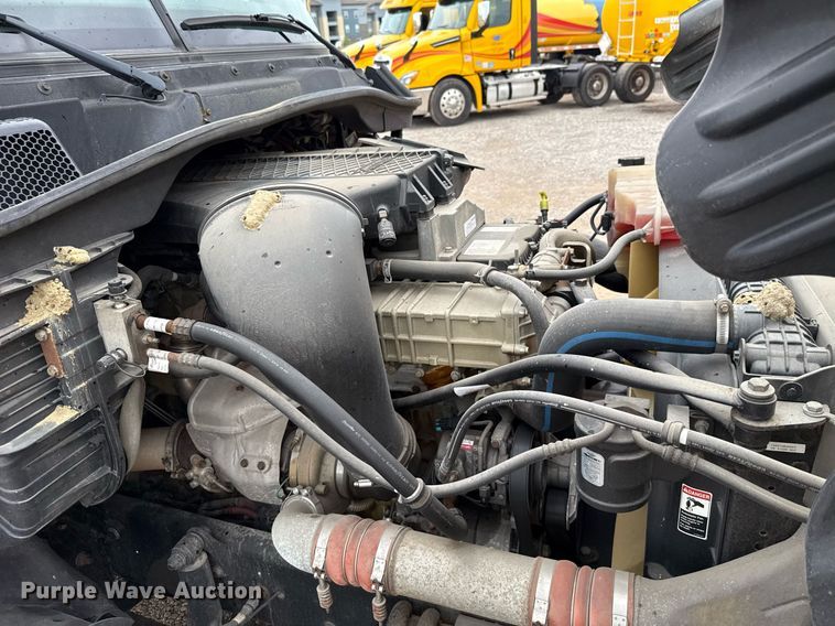 image for item EJ4836 2013 Freightliner Cascadia 125 semi truck