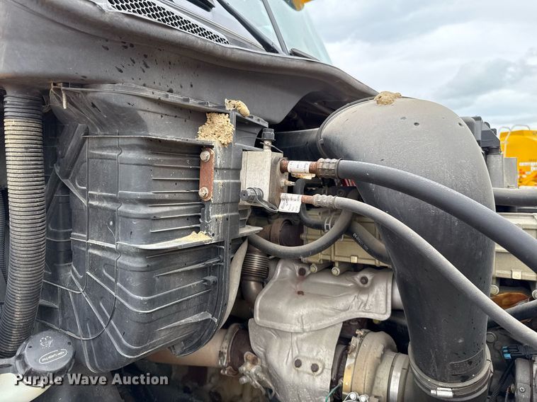 image for item EJ4836 2013 Freightliner Cascadia 125 semi truck