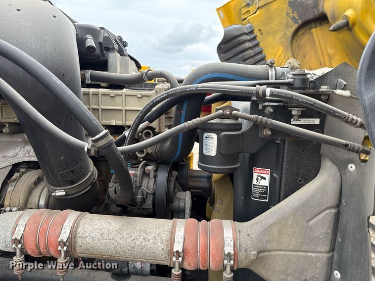 image for item EJ4836 2013 Freightliner Cascadia 125 semi truck