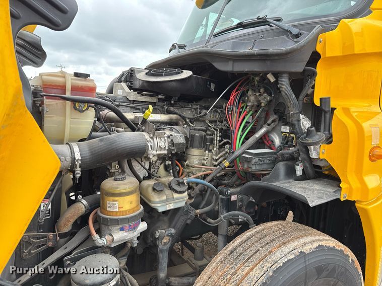 image for item EJ4836 2013 Freightliner Cascadia 125 semi truck