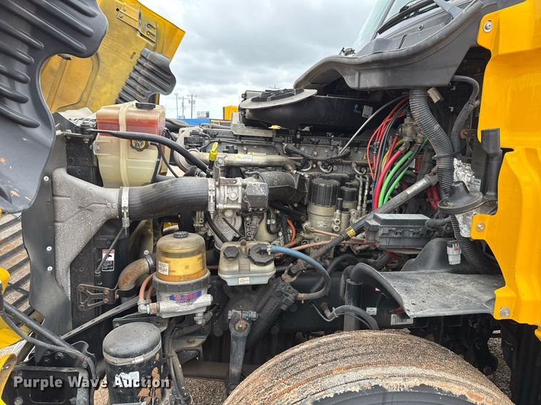 image for item EJ4836 2013 Freightliner Cascadia 125 semi truck