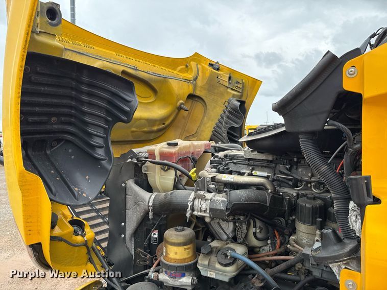 image for item EJ4836 2013 Freightliner Cascadia 125 semi truck