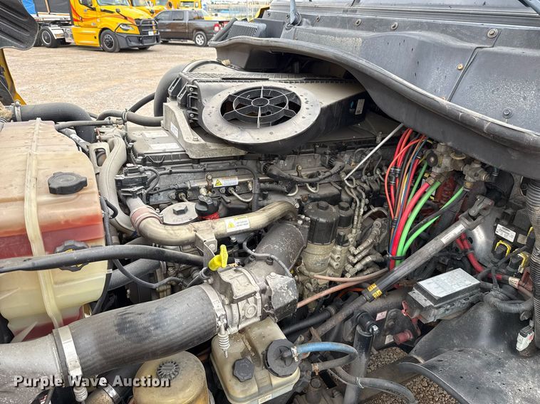 image for item EJ4836 2013 Freightliner Cascadia 125 semi truck