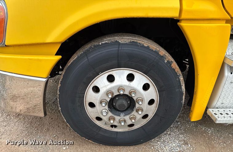 image for item EJ4836 2013 Freightliner Cascadia 125 semi truck