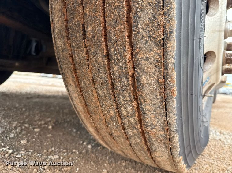 image for item EJ4836 2013 Freightliner Cascadia 125 semi truck