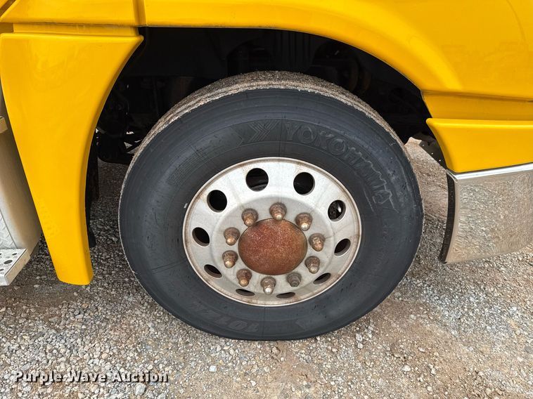 image for item EJ4836 2013 Freightliner Cascadia 125 semi truck