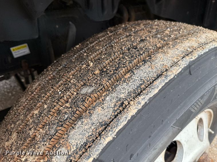 image for item EJ4836 2013 Freightliner Cascadia 125 semi truck