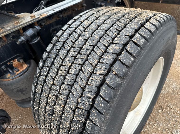 image for item EJ4836 2013 Freightliner Cascadia 125 semi truck