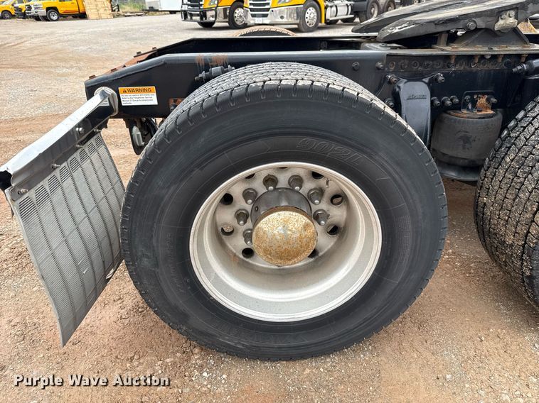 image for item EJ4836 2013 Freightliner Cascadia 125 semi truck