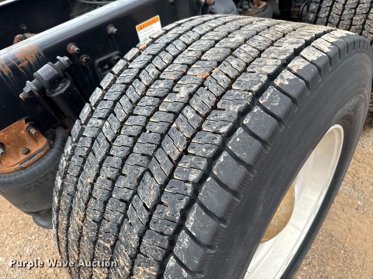 image for item EJ4836 2013 Freightliner Cascadia 125 semi truck