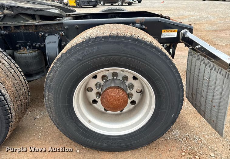 image for item EJ4836 2013 Freightliner Cascadia 125 semi truck