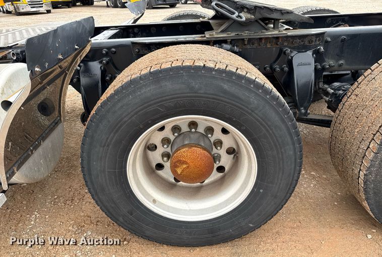 image for item EJ4836 2013 Freightliner Cascadia 125 semi truck