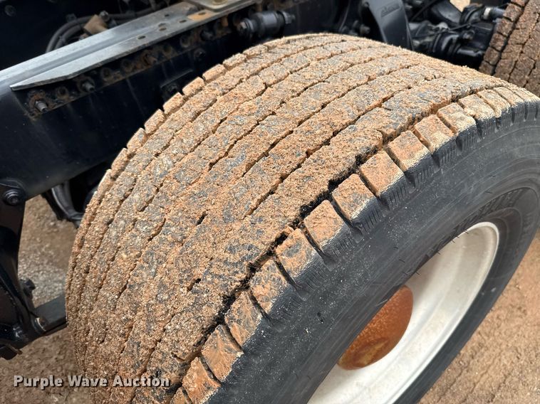 image for item EJ4836 2013 Freightliner Cascadia 125 semi truck