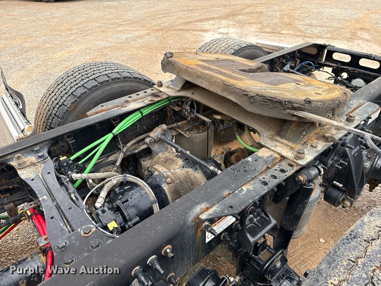 image for item EJ4837 2020 Freightliner Cascadia 126 semi truck