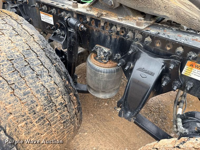 image for item EJ4837 2020 Freightliner Cascadia 126 semi truck