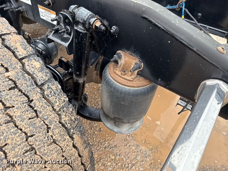 image for item EJ4837 2020 Freightliner Cascadia 126 semi truck