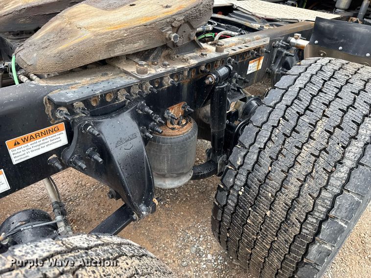 image for item EJ4837 2020 Freightliner Cascadia 126 semi truck