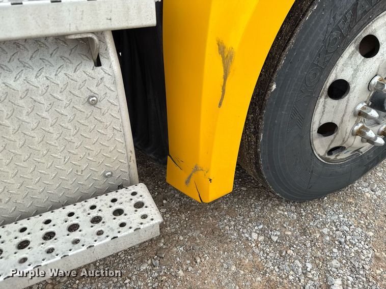 image for item EJ4837 2020 Freightliner Cascadia 126 semi truck