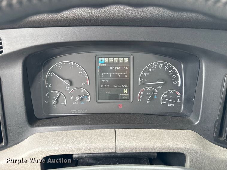 image for item EJ4837 2020 Freightliner Cascadia 126 semi truck