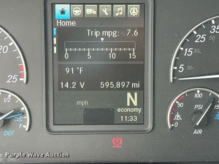 image for item EJ4837 2020 Freightliner Cascadia 126 semi truck