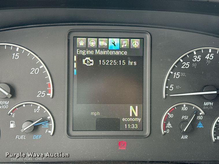 image for item EJ4837 2020 Freightliner Cascadia 126 semi truck