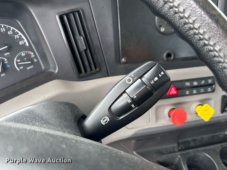 image for item EJ4837 2020 Freightliner Cascadia 126 semi truck