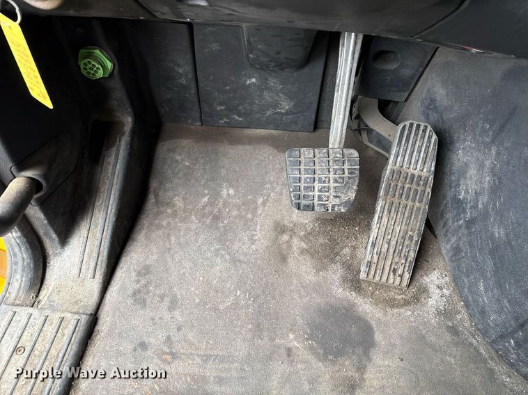 image for item EJ4837 2020 Freightliner Cascadia 126 semi truck